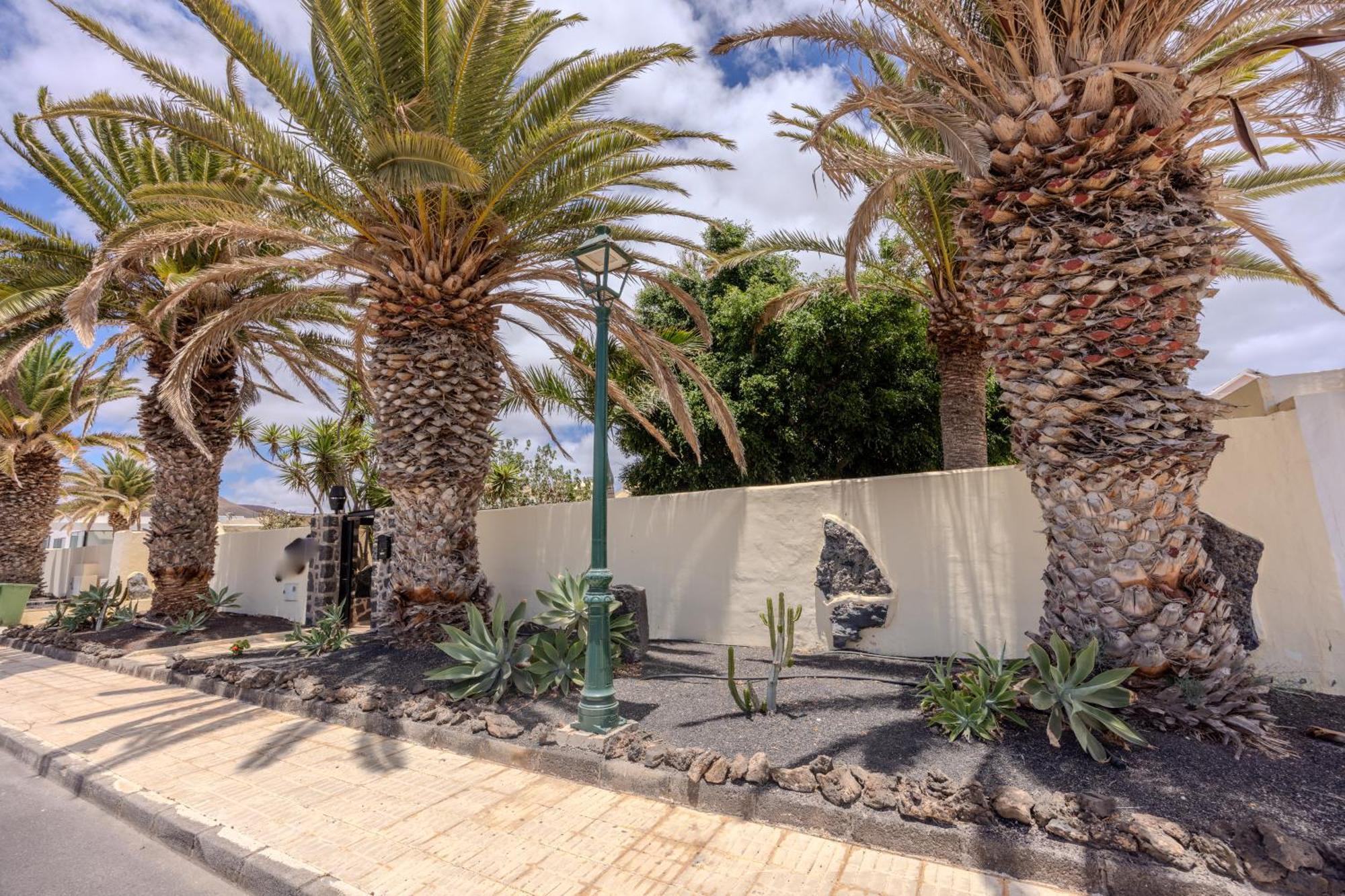 Luxury Canarian Villa With Large Pool In Costa Teguise Teguise  Exterior photo